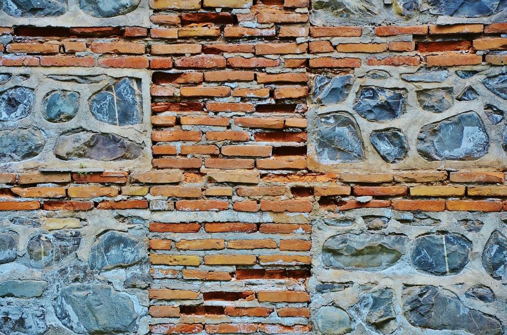 Hvad gør en murer, og hvorfor er deres arbejde væsentligt for byggeriet?